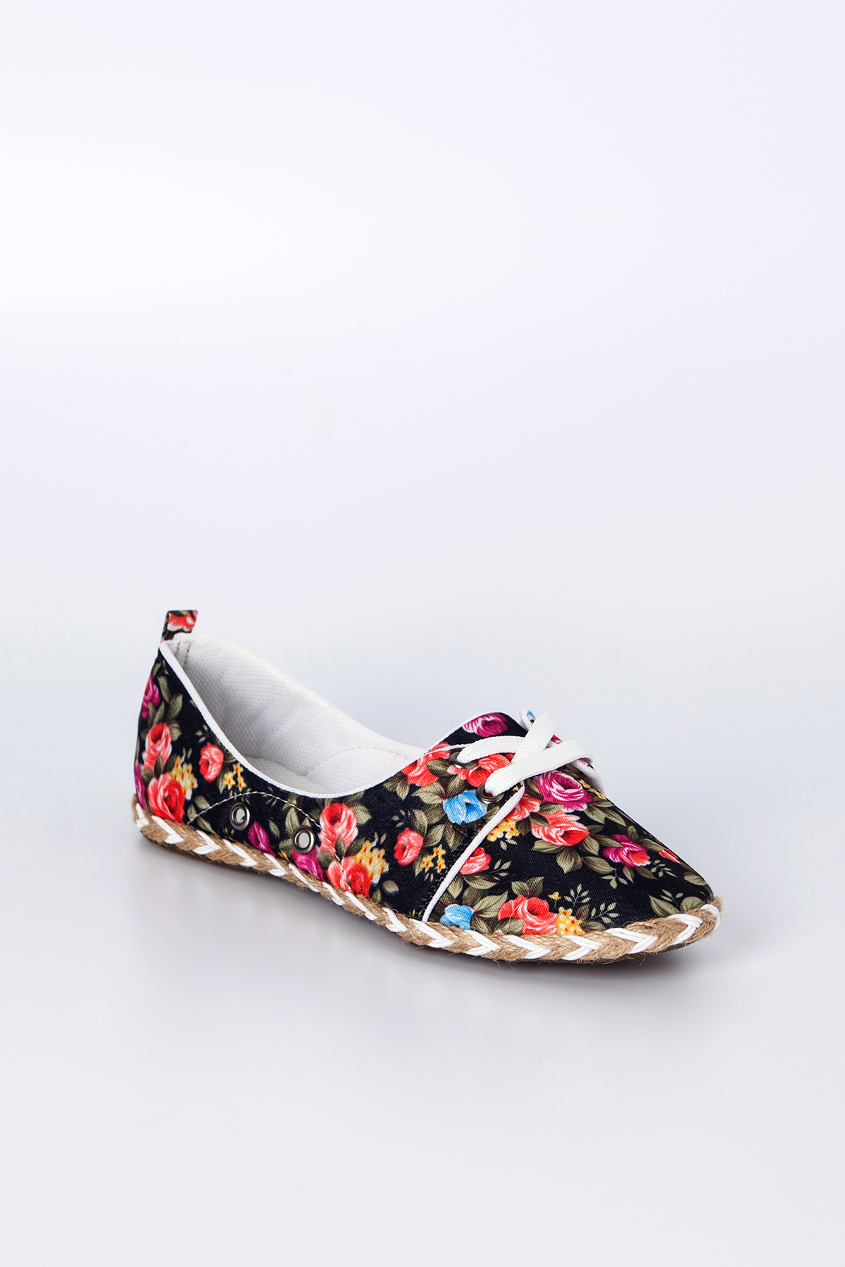 104 Çiçekli Bağcıklı Babet Siyah