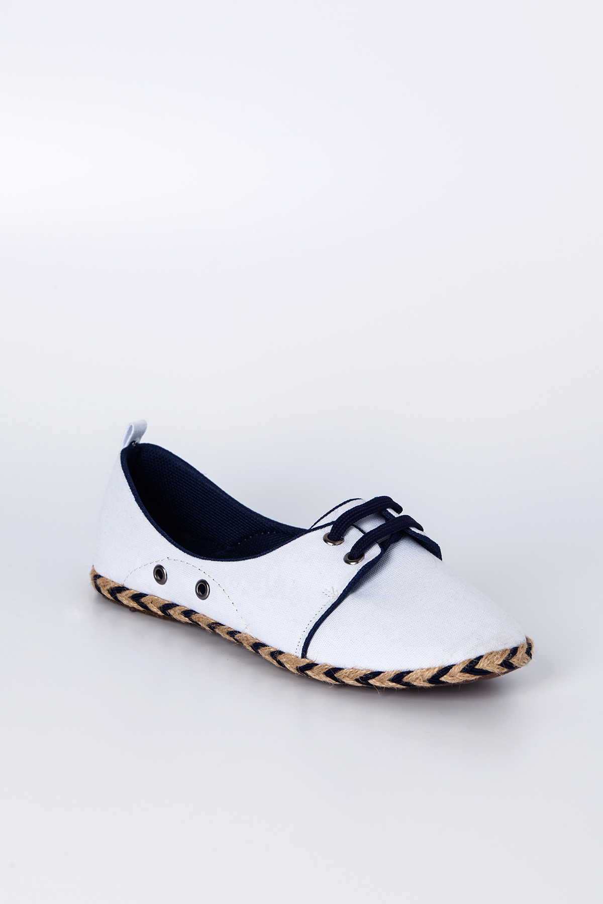 102 Bağcıklı Babet Beyaz